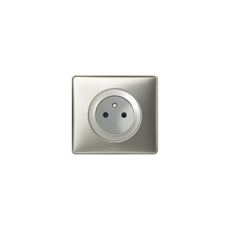 Titane - Prise 2P+T Bornes Auto - LEGRAND Titane - Prise 2P+T Bornes Auto - LEGRAND