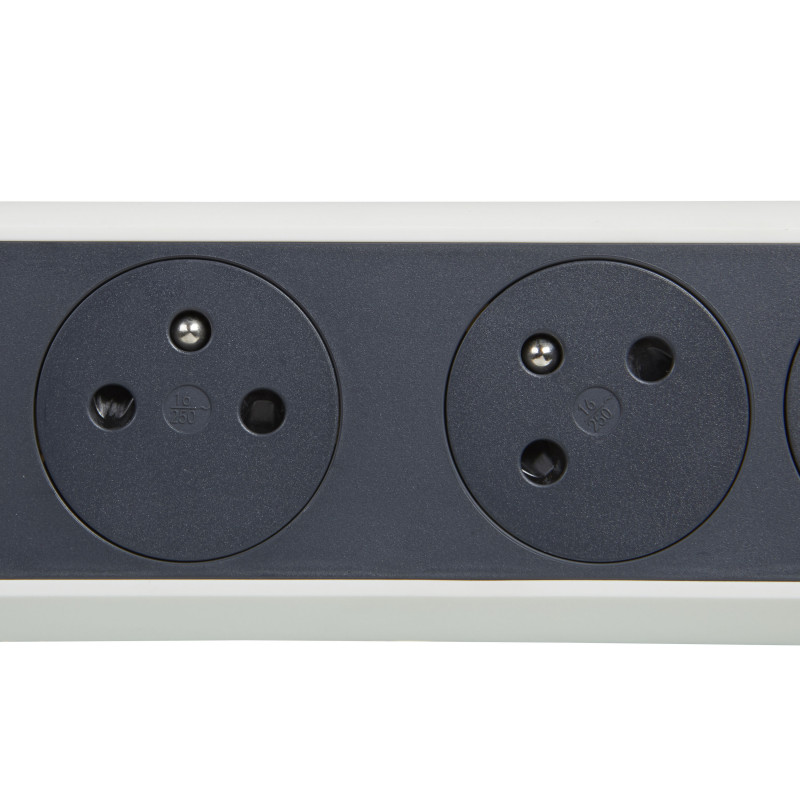 Rallonge 4x2P+T Surface avec interrupteur et cordon 1,5m 3G 1mm2 -  blanc/gris (049446)