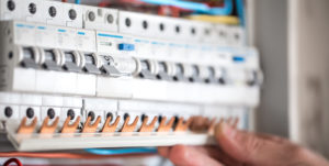 Lire la suite à propos de l’article Tableau électrique : guide complet 2025, marques et conseils